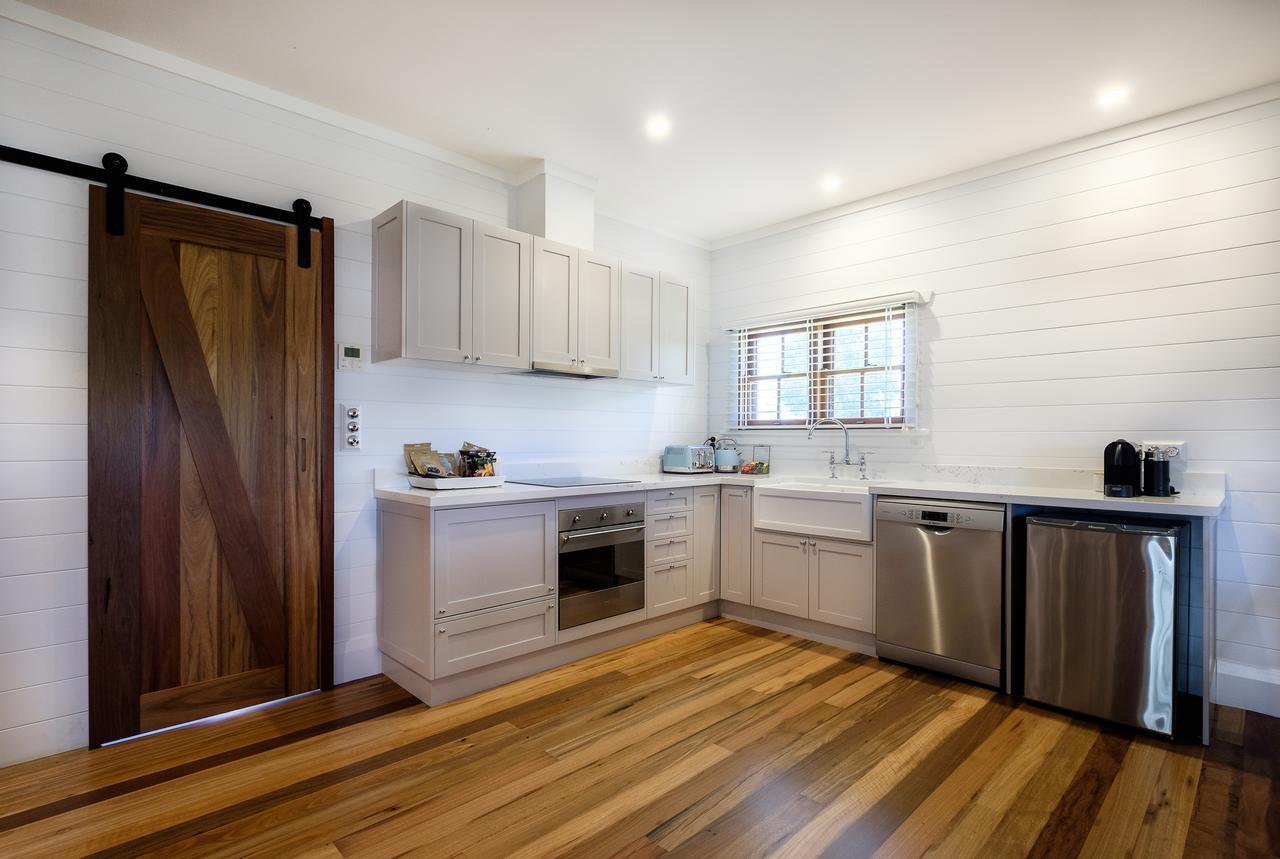 Goonoo Goonoo Station Hotel Tamworth Eksteriør billede A modern Australian kitchen