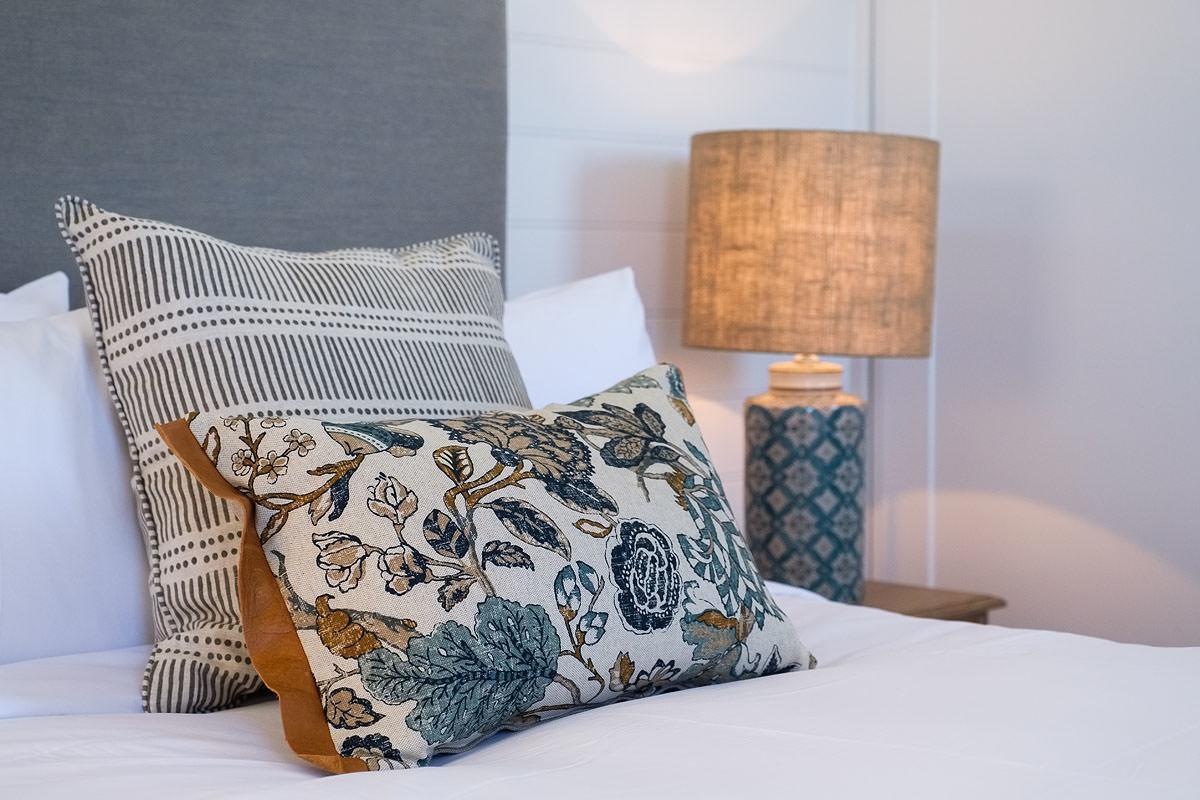 Goonoo Goonoo Station Hotel Tamworth Eksteriør billede A throw pillow
