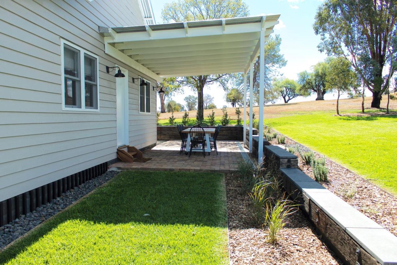 Goonoo Goonoo Station Hotel Tamworth Eksteriør billede A residential patio with a retractable awning